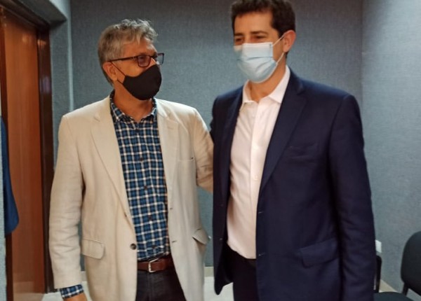 Juan Celli con Wado de Pedro